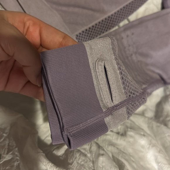 Bombshell - Picture 3 of 6